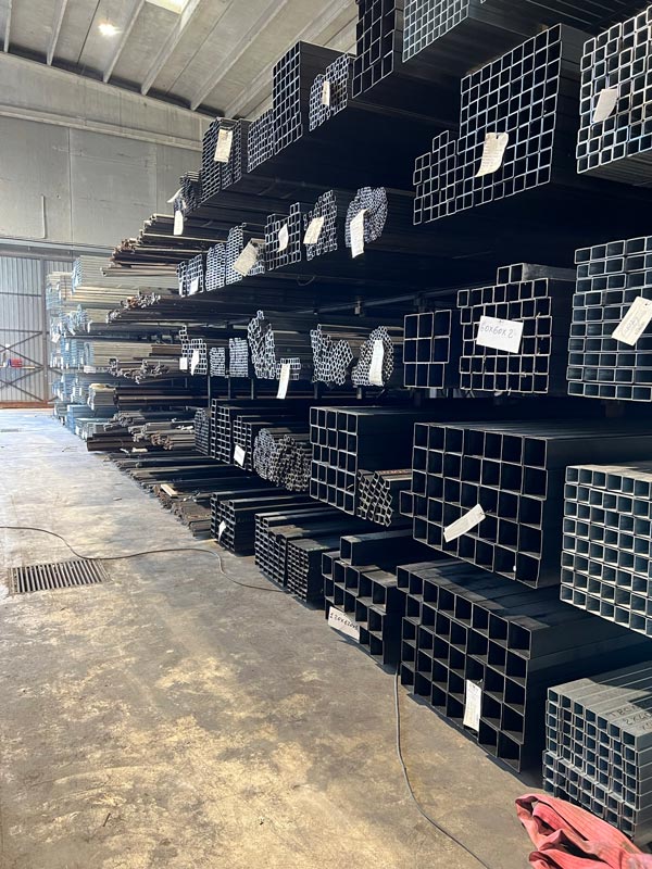 tubolari Tecnoriv a sezione quadrata, rettangolare e tonda.